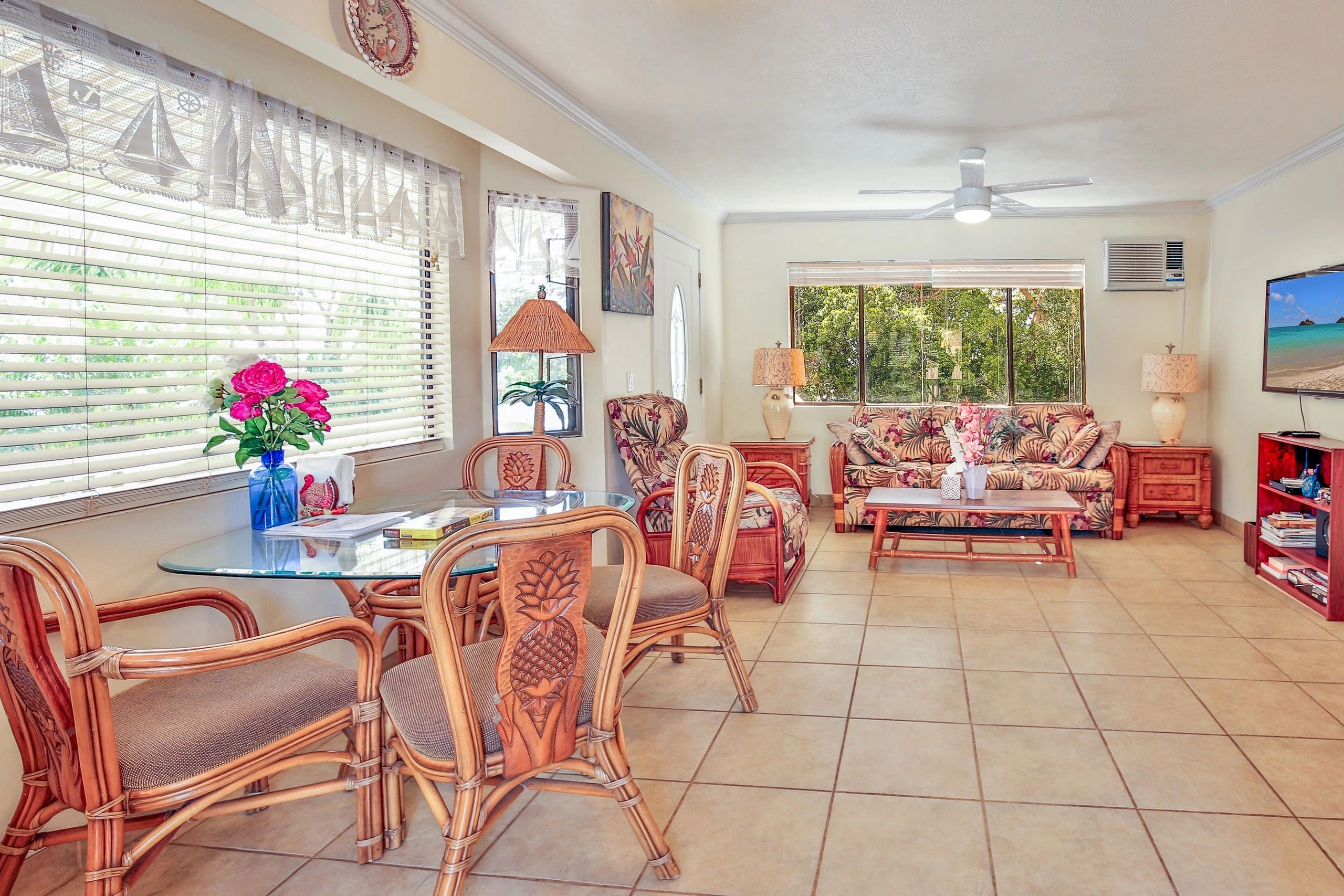 Garden Room living area with tropical décor