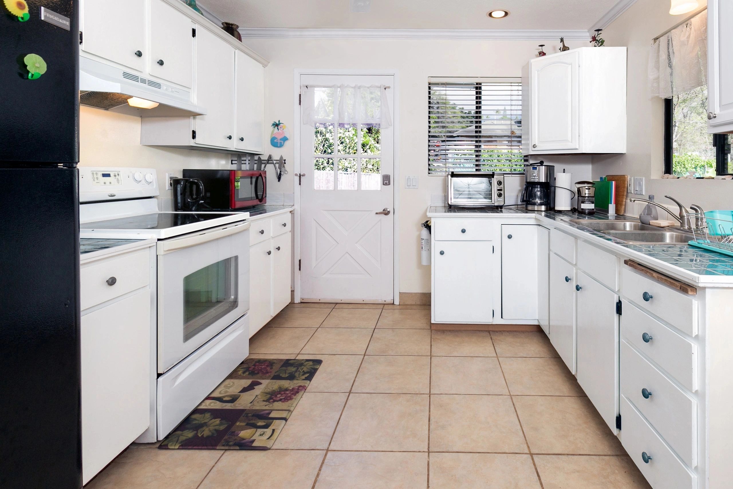 Palm Cottage bright modern kitchen